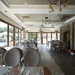 Marina Boutique فندق